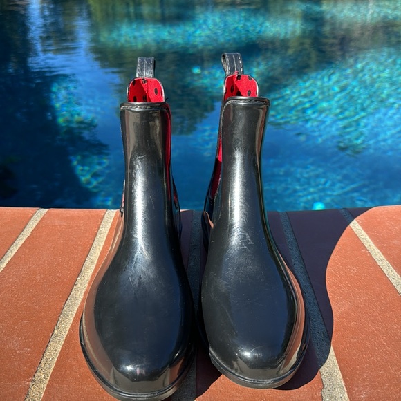 ☔️ Ralph Lauren Red and Black Tally Short Rainboots - Picture 6 of 7